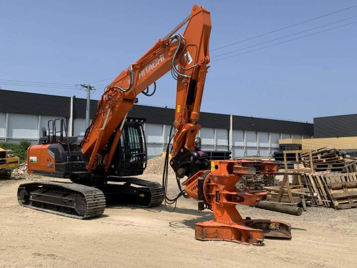 Pelle pour terrassement Attignat